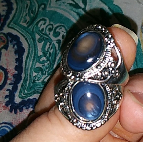 Jewelry - Silver gemstone ring